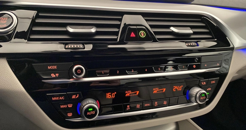 BMW Seria 5 cena 209900 przebieg: 31293, rok produkcji 2021 z Mikołów małe 379